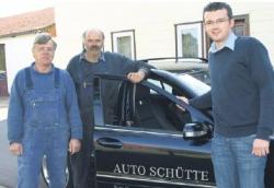 Inhaber Gerhard SchÃ¼tte, Kfz-Meister Dieter Barufke und Kfz-Betriebswirt Jan SchÃ¼tte (v.l.)